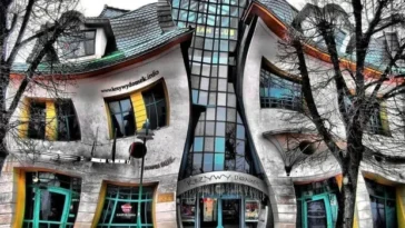 Top 10 Weirdest Buildings in the World