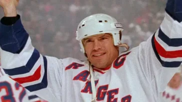 10 Greatest Hockey Players of All Time